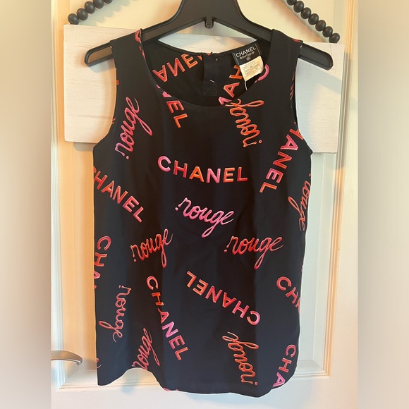 CHANEL 96P Barbie Rouge Silk Tank Shirt Blouse Coco Button 36 XS S 4-6 Runway - Picture 9 of 13